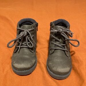 Toddler boys dark blue boots with zipper on the side size 8